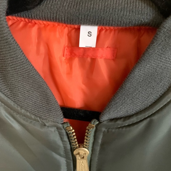 Mens Olive green puffer coat - Picture 4 of 9